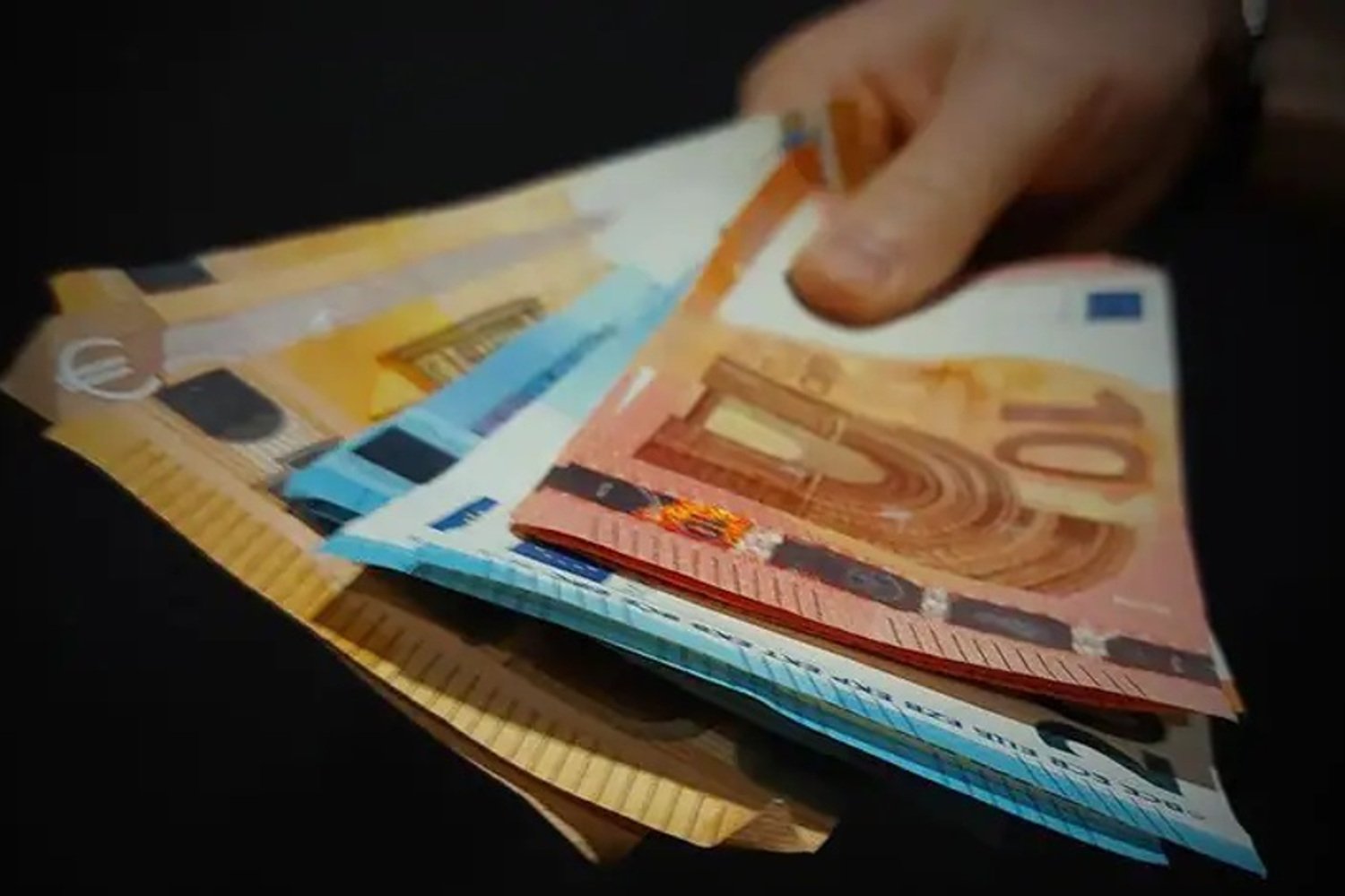 Travail au noir : entre fléau pour l'économie et moyen de survie